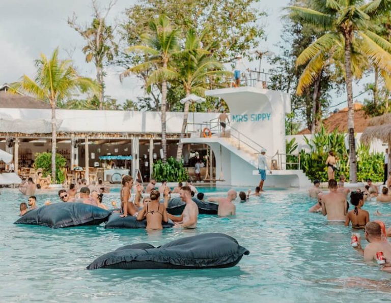 Adult Only Pool Clubs In Seminyak The Colony Hotel Bali